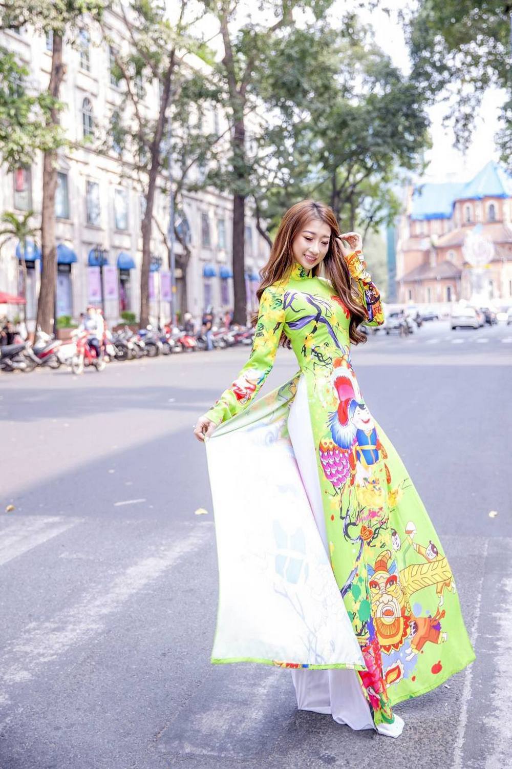 Á Hậu Ngọc Liên tận hưởng những ngày đầu năm yên bình trên đường phố Sài Gòn 11 a hau ngoc lien tan huong nhung ngay dau nam yen binh tren duong pho sai gon 1387 1