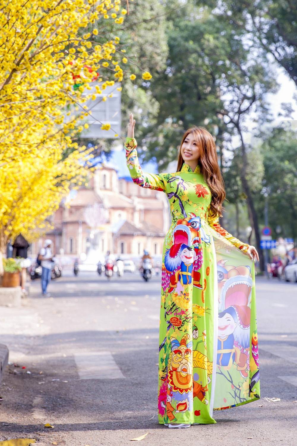 Á Hậu Ngọc Liên tận hưởng những ngày đầu năm yên bình trên đường phố Sài Gòn 12 a hau ngoc lien tan huong nhung ngay dau nam yen binh tren duong pho sai gon 1387 2