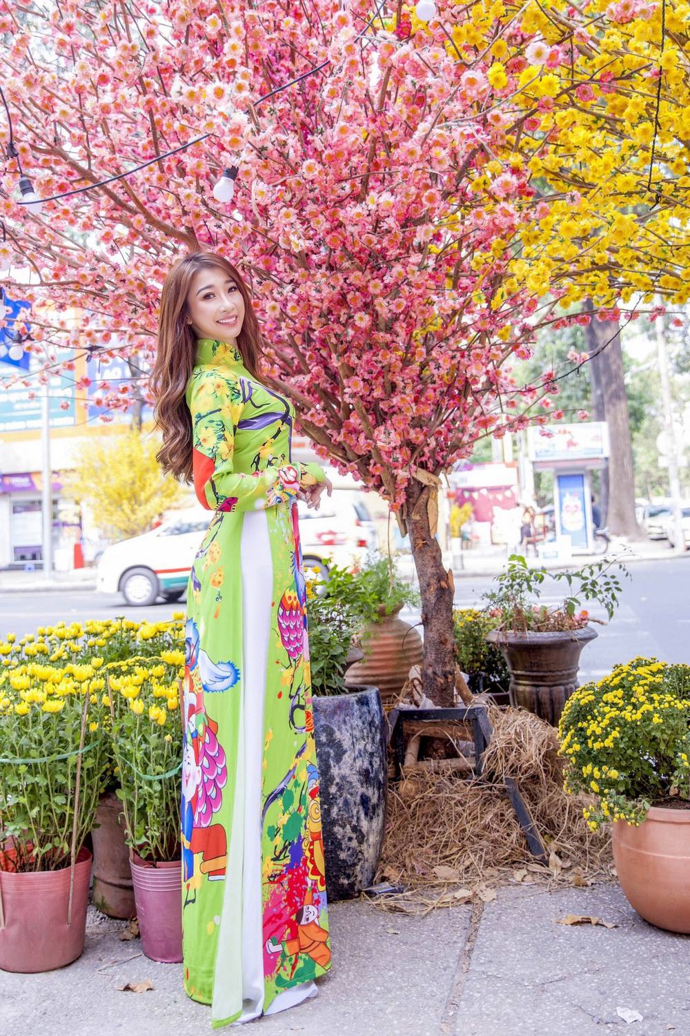 Á Hậu Ngọc Liên tận hưởng những ngày đầu năm yên bình trên đường phố Sài Gòn 13 a hau ngoc lien tan huong nhung ngay dau nam yen binh tren duong pho sai gon 1387 3