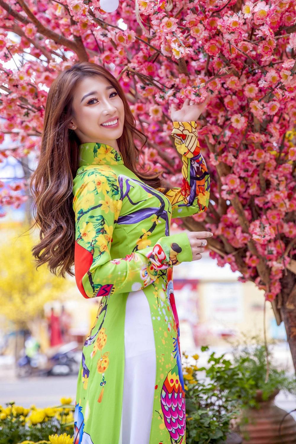 Á Hậu Ngọc Liên tận hưởng những ngày đầu năm yên bình trên đường phố Sài Gòn 14 a hau ngoc lien tan huong nhung ngay dau nam yen binh tren duong pho sai gon 1387 4