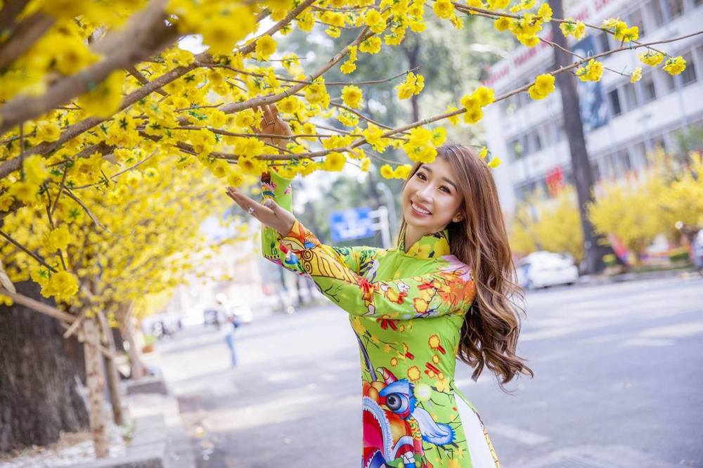 Á Hậu Ngọc Liên tận hưởng những ngày đầu năm yên bình trên đường phố Sài Gòn 16 a hau ngoc lien tan huong nhung ngay dau nam yen binh tren duong pho sai gon 1387 6