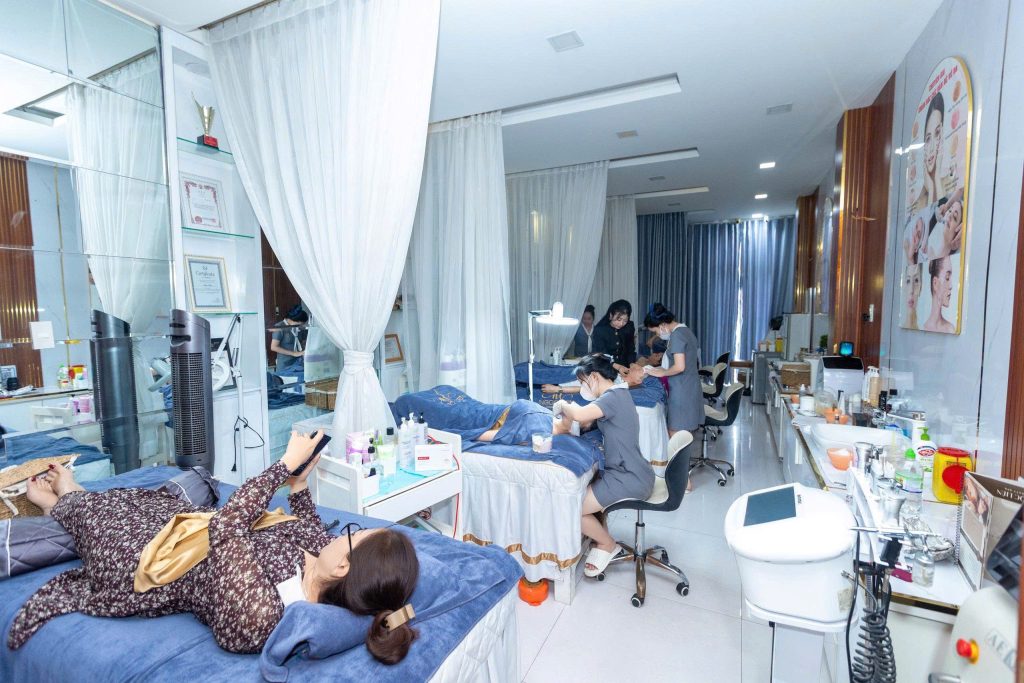 Kiến tạo tương lai, vững bước đào tạo nghề spa chuyên nghiệp nhất năm 2026 15 z7807975539824 06dd6ac127ead0e2c9ab6589878c3f9f